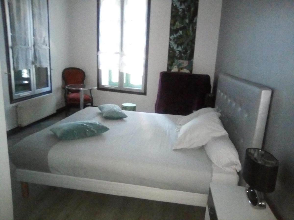 Madelon IV Bed and Breakfast Belvès Exteriör bild