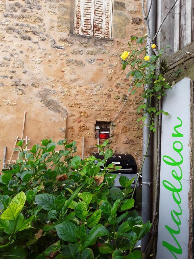 Madelon IV Bed and Breakfast Belvès Exteriör bild